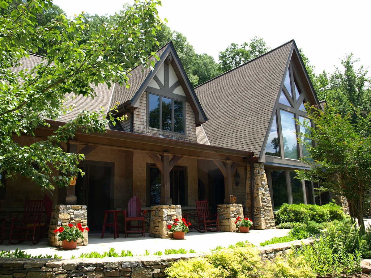 Rustic-modern exterior of Kaizen Homes custom build in Fairview, NC
