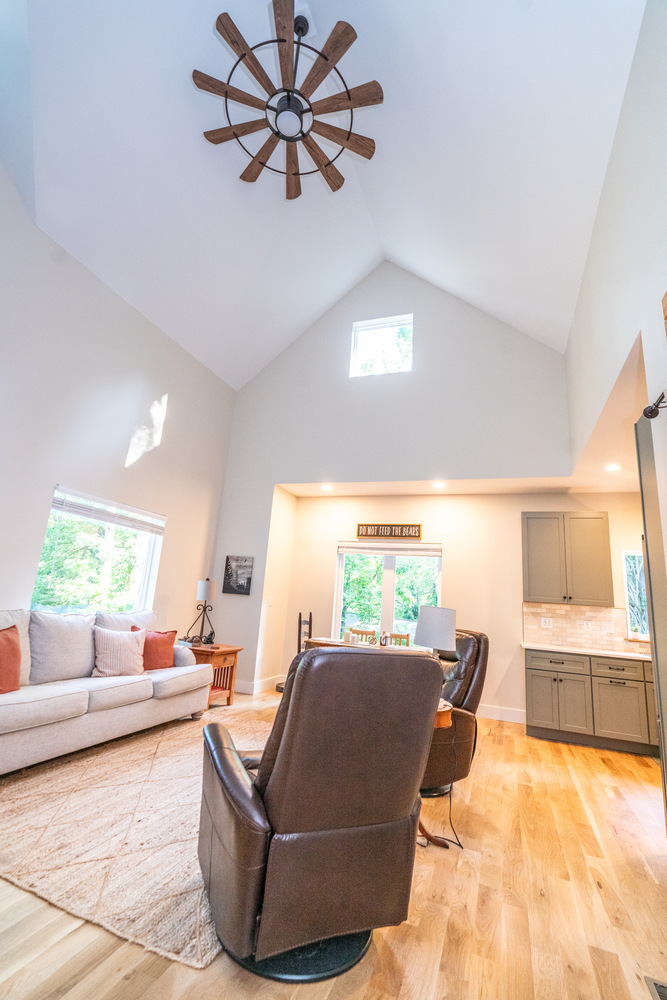 High ceilings and modern furnishings in the living room of a custom home by Kaizen